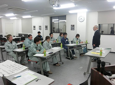 2015年11月12日(木)フレッシュマンフォロー研修を開催しました。